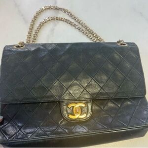 Authentic Chanel Medium Double Flap in black diamond-quilted lambskin leather